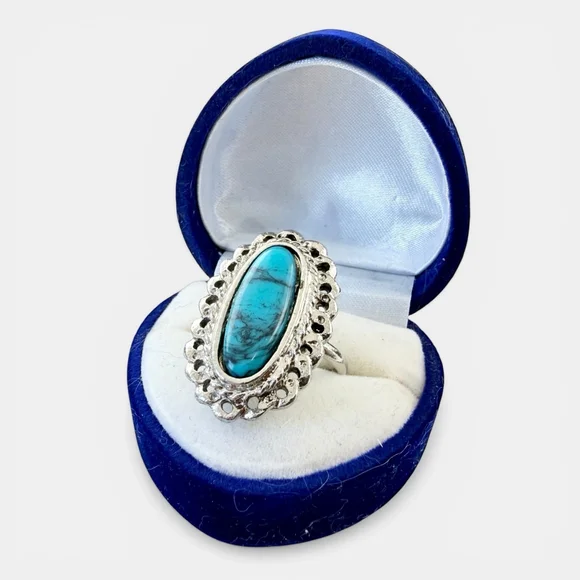 Vintage Southwest Style Silver Tone Ring with Blue Turquoise Glass Stone. - Picture 3 of 6